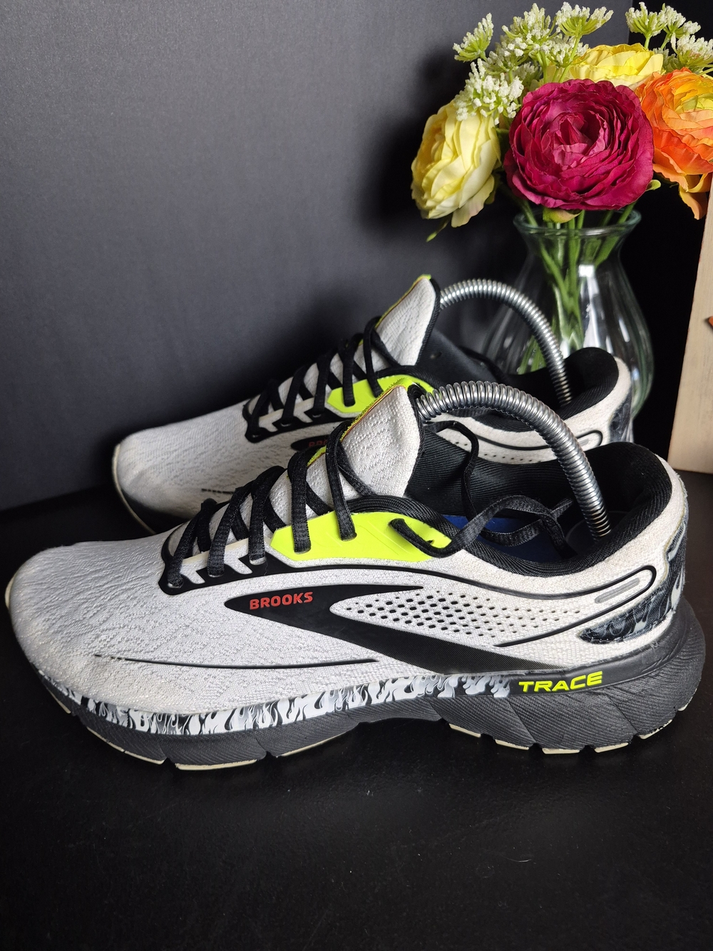 Brooks Womens Trace :Fire Dept. Size 10